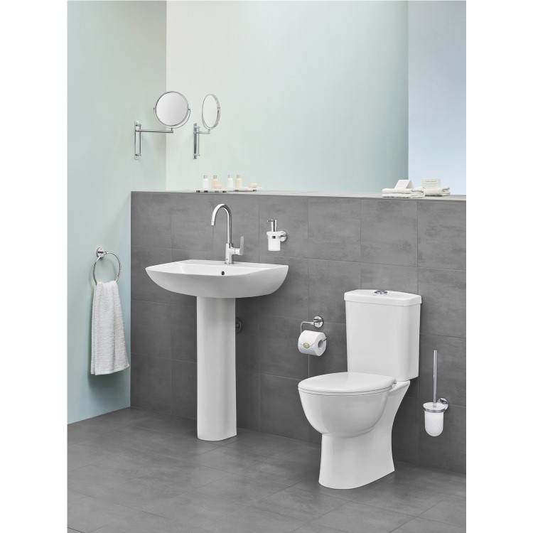 GRADE A1 - Close Coupled Rimless Toilet with Soft Close Seat - Grohe Bau