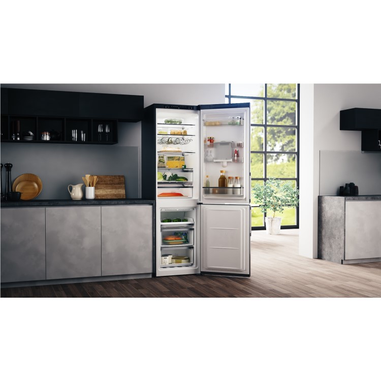 Hotpoint 360 Litre 70/30 Freestanding Total No Frost Fridge Freezer - Inox