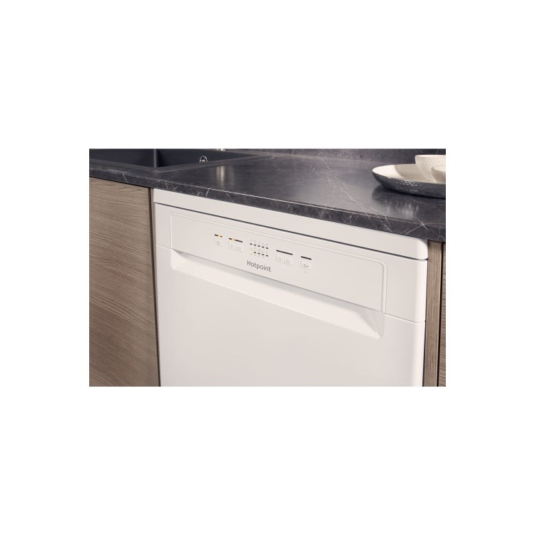 Hotpoint Aquarius Dishwashers 13 Place Settings Freestanding Dishwasher - White