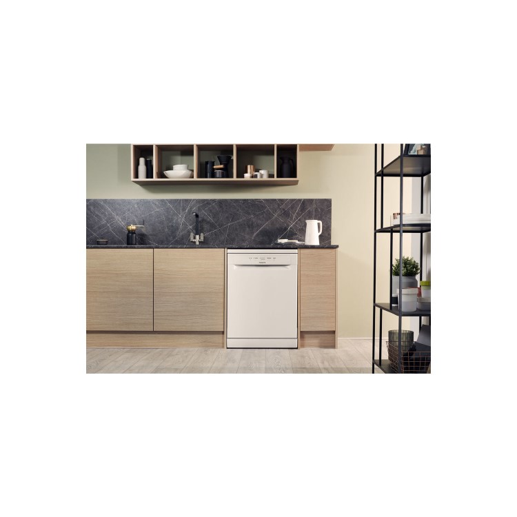 Hotpoint Aquarius Dishwashers 13 Place Settings Freestanding Dishwasher - White