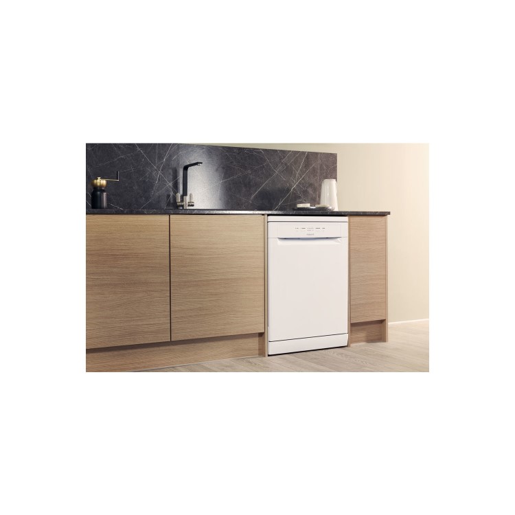 Hotpoint Aquarius Dishwashers 13 Place Settings Freestanding Dishwasher - White