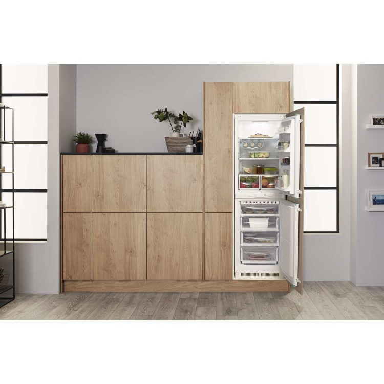 HOTPOINT HM325FF 228 Litre Integrated Fridge Freezer 50/50 Split 174cm Tall Frost Free 55cm Wide - White