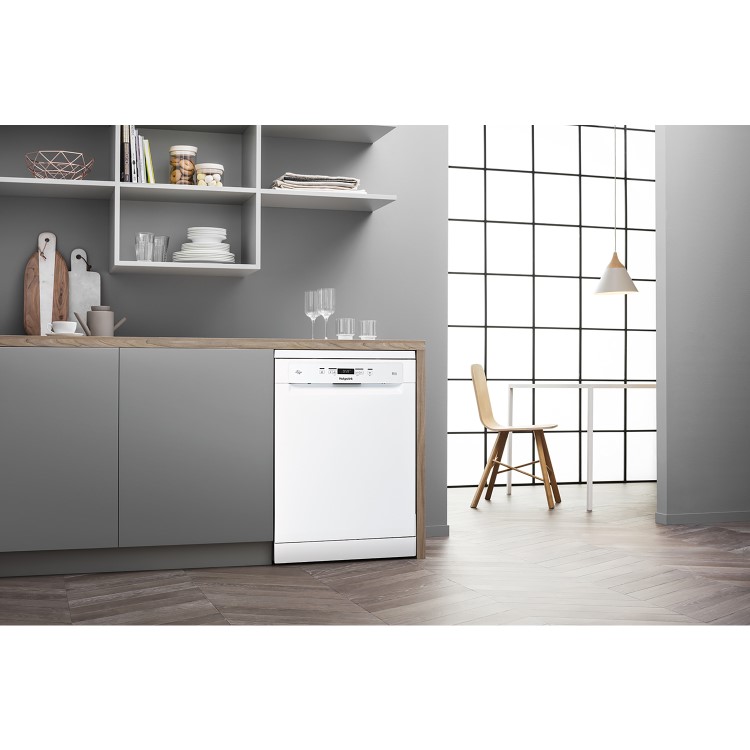 Hotpoint Extra Freestanding Dishwasher - White