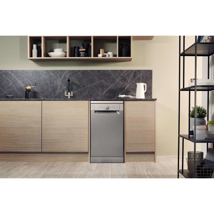 Hotpoint Aquarius Slimline Freestanding Dishwasher - Silver