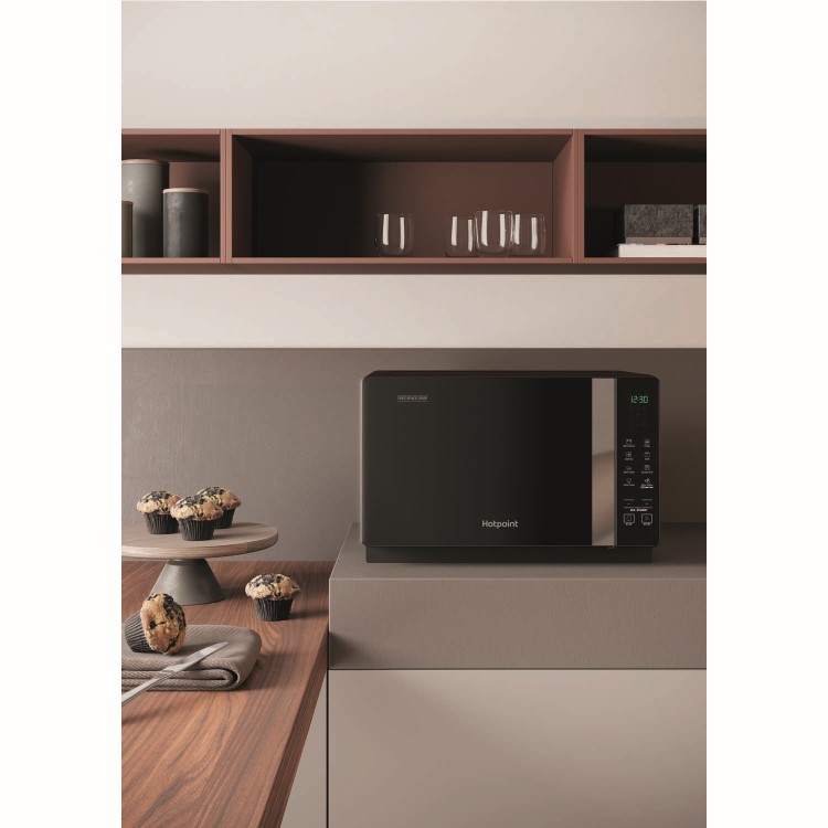 Hotpoint MWHF201B Xtraspace Flatbed 20L Microwave - Black