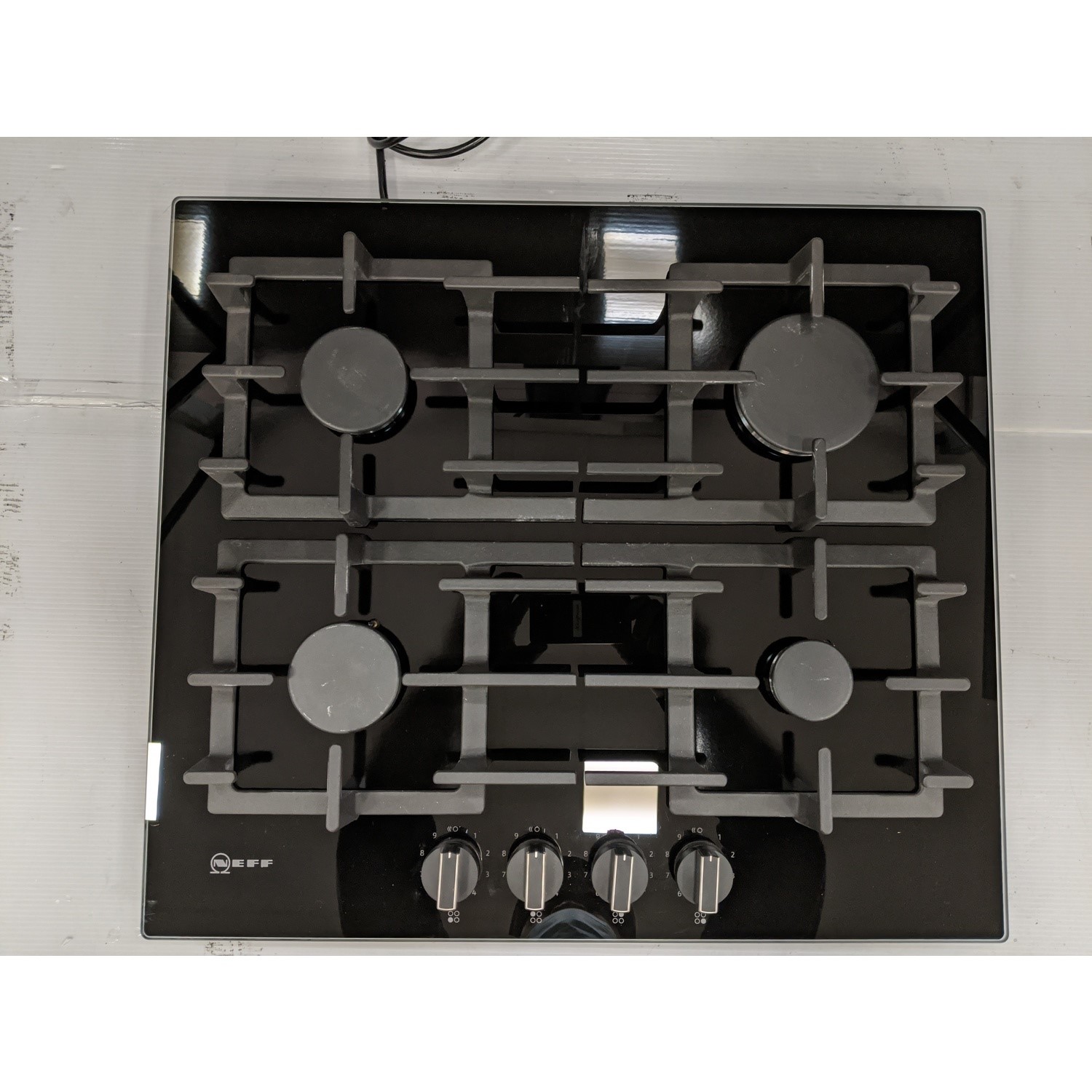 Refurbished Neff N70 T26CS49S0 59cm Gas on Glass 4 Burner Gas Hob Black