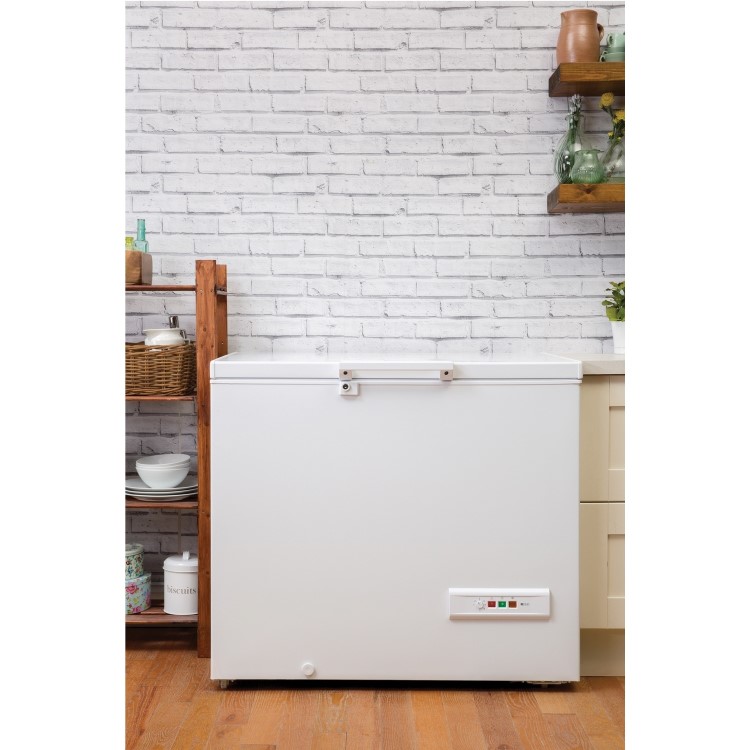 Refurbished Hotpoint CS1A250HFA1 Freestanding 251 Litre Low Frost Chest Freezer White