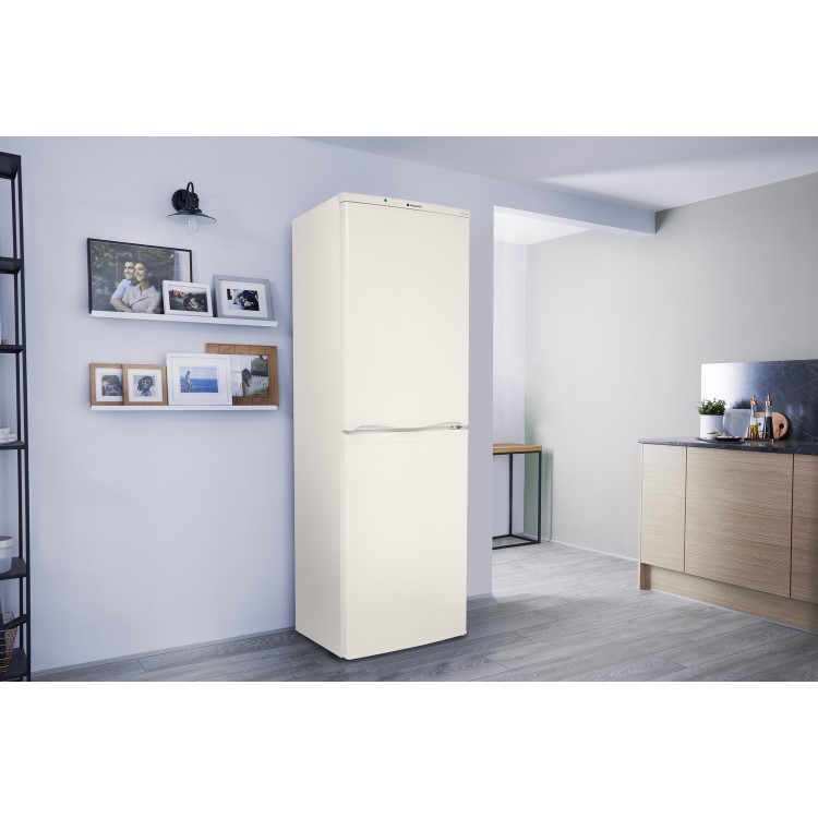 GRADE A2 - Hotpoint HBNF5517W Aquarius 225L 50/50 Frost Free Freestanding Fridge Freezer - White