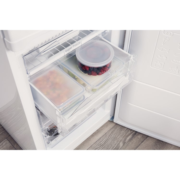 GRADE A2 - Hotpoint HBNF5517W Aquarius 225L 50/50 Frost Free Freestanding Fridge Freezer - White