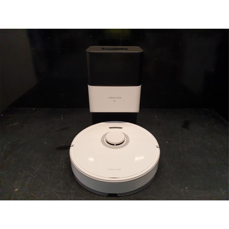 Refurbished Roborock Q7Max+ Robot Vacuum Cleaner with Self-Emptying Station White