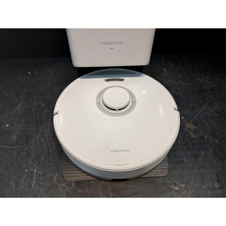 Refurbished Roborock Q7Max+ Robot Vacuum Cleaner with Self-Emptying Station White