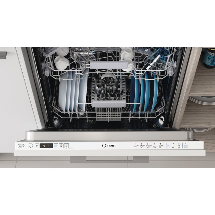 Indesit Push&Go Integrated Dishwasher