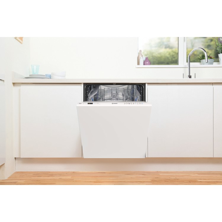 Indesit Push&Go Integrated Dishwasher