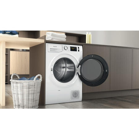 Hotpoint ActiveCare 9kg Heat Pump Tumble Dryer - White