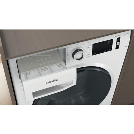 Hotpoint ActiveCare 9kg Heat Pump Tumble Dryer - White