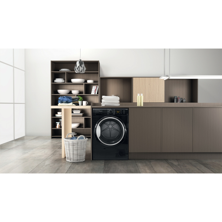 Hotpoint Crease Care 8kg Heat Pump Tumble Dryer - Black