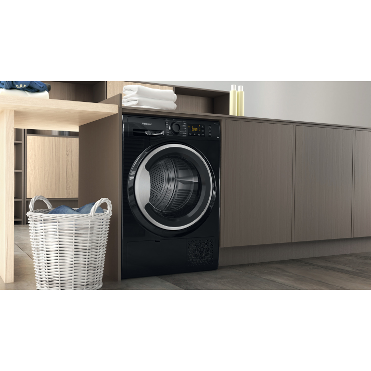 Hotpoint Crease Care 8kg Heat Pump Tumble Dryer - Black