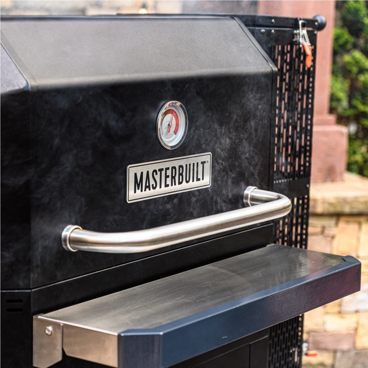 Masterbuilt Gravity Series 1050 Charcoal BBQ Grill with Starter Pack