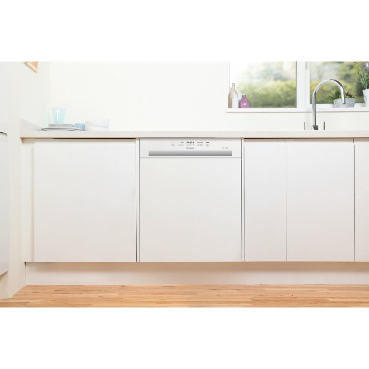 Indesit Fast&Clean Semi Integrated Dishwasher - White