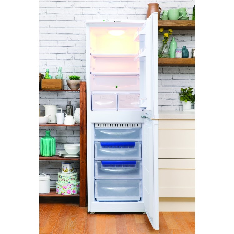 Hotpoint FFAA52P Frost Free Ice Diamond Freestanding Fridge Freezer Polar White