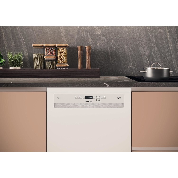 Hotpoint Freestanding Dishwasher - White