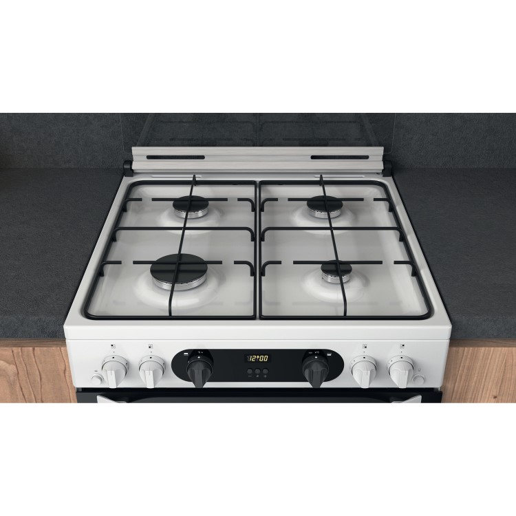 Refurbished Hotpoint HDM67G0CCW 60cm Gas Cooker with Lid White