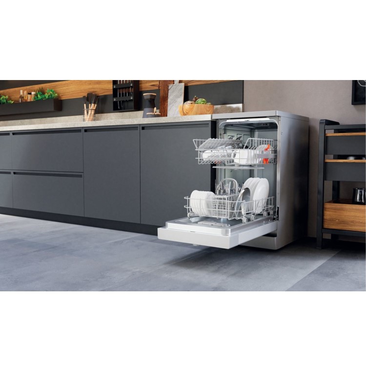 Hotpoint Freestanding Slimline Dishwasher - Silver