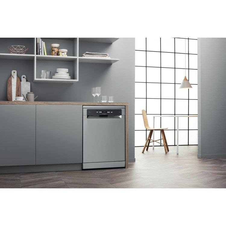 Hotpoint Extra Freestanding Dishwasher - Silver