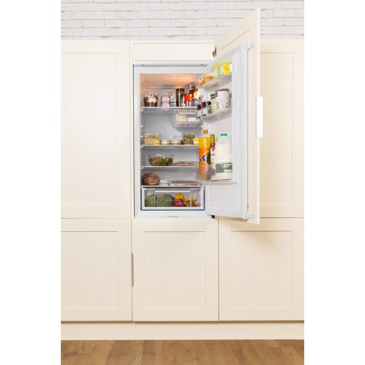 Hotpoint HM31AAEF 70-30 Integrated Fridge Freezer