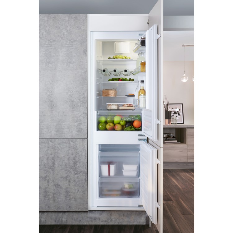 Hotpoint 273 Litre 70/30 Integrated Fridge Freezer