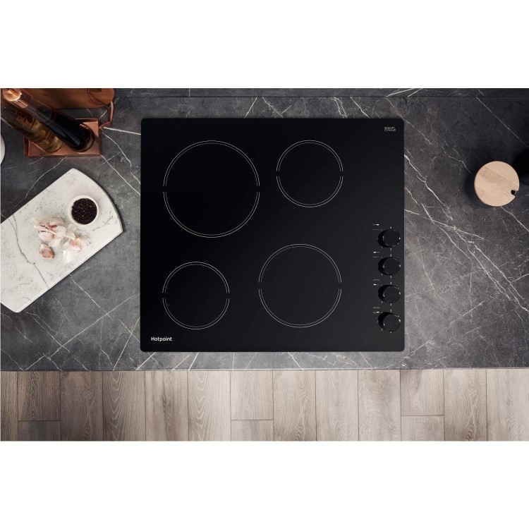 Refurbished Hotpoint HR619CH 58cm 4 Zone Ceramic Hob With Side Controls Black