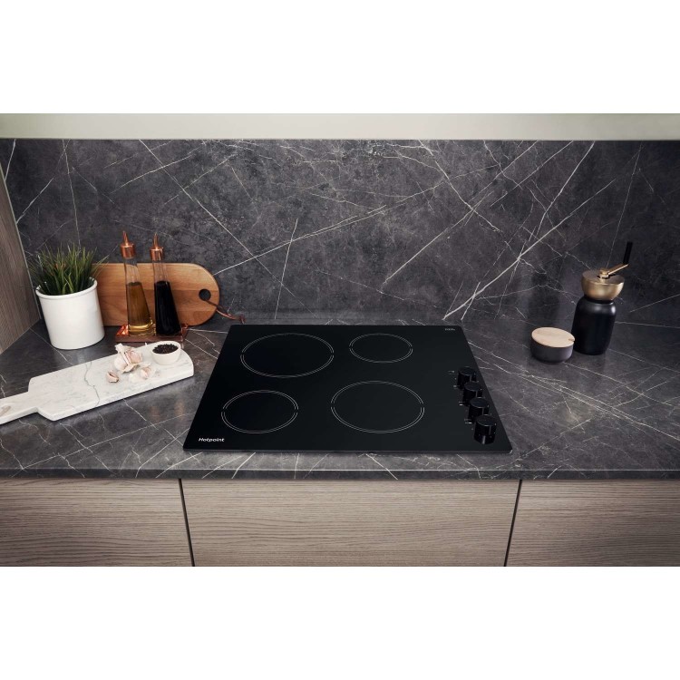 Refurbished Hotpoint HR619CH 58cm 4 Zone Ceramic Hob With Side Controls Black