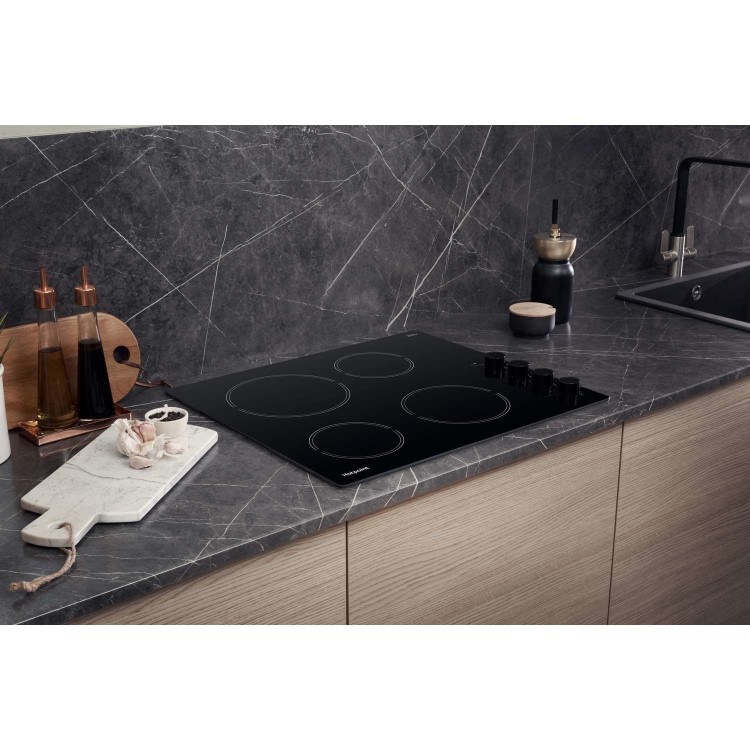 Refurbished Hotpoint HR619CH 58cm 4 Zone Ceramic Hob With Side Controls Black