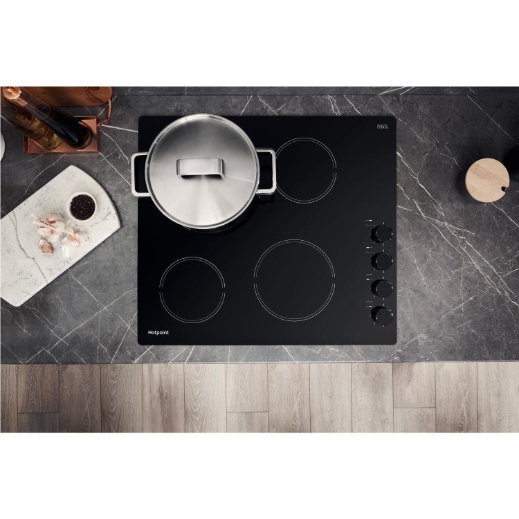 Refurbished Hotpoint HR619CH 58cm 4 Zone Ceramic Hob With Side Controls Black