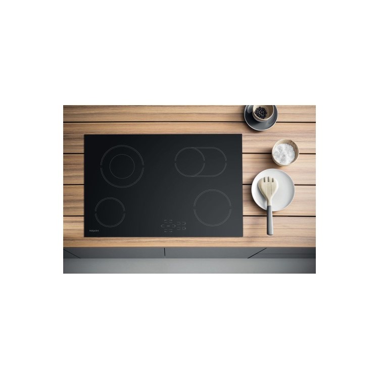 Hotpoint 77cm 4 Zone Ceramic Hob with Oval Dual Zone