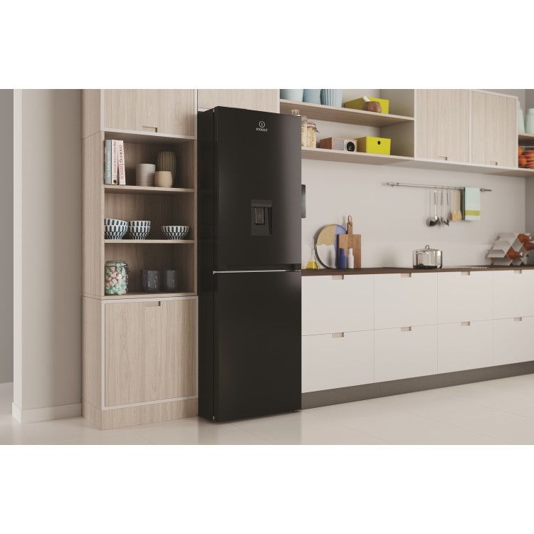 Indesit 322 Litre Freestanding Fridge Freezer - Black