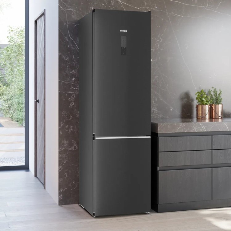 Siemens iQ500 363 Litre 70/30 Freestanding Fridge Freezer - Black steel