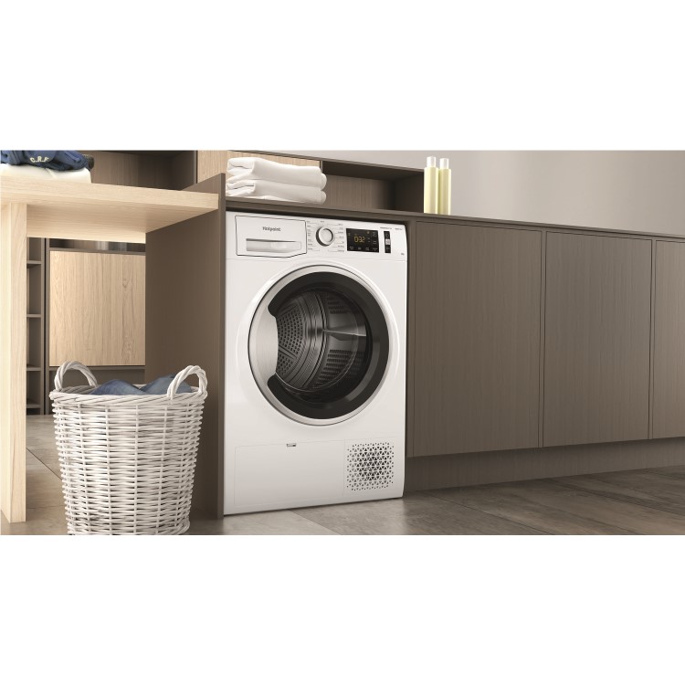 Hotpoint ActiveCare 9kg Heat Pump Tumble Dyer - White