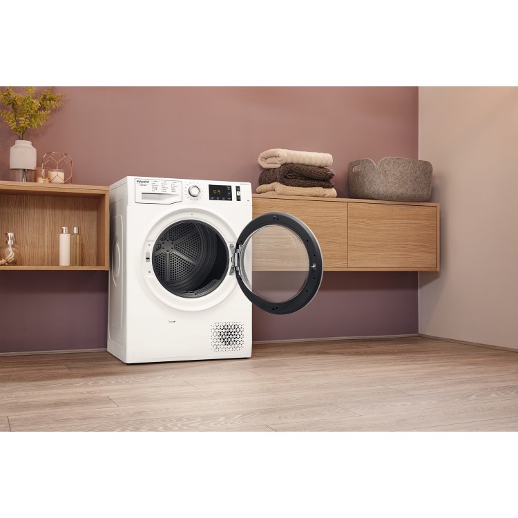 Hotpoint ActiveCare 9kg Heat Pump Tumble Dyer - White