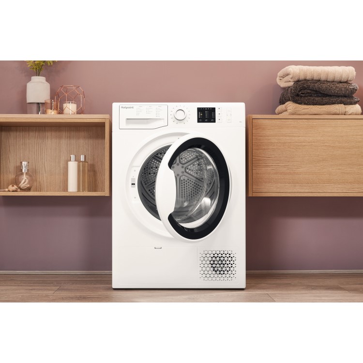 Hotpoint ActiveCare 8kg Heat Pump Tumble Dryer - White