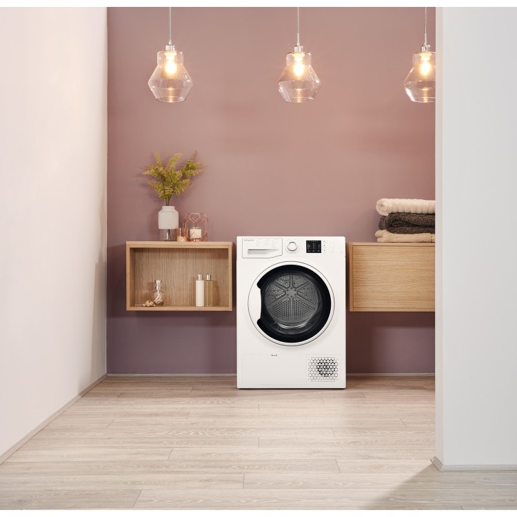 Hotpoint ActiveCare 8kg Heat Pump Tumble Dryer - White