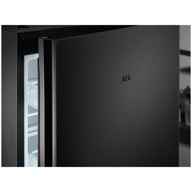 AEG 7000 Series 331 Litre 60/40 Freestanding Fridge Freezer - Black & Matt Glass