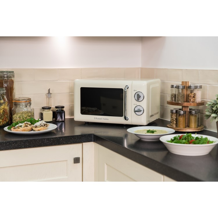 Refurbished Russell Hobbs RHRETMM705C Retro 17L 700W Microwave Oven