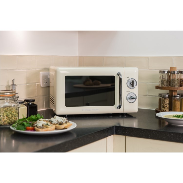 Refurbished Russell Hobbs RHRETMM705C Retro 17L 700W Microwave Oven