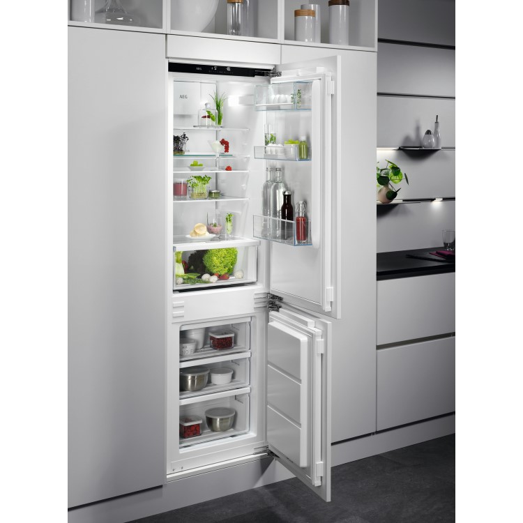 Refurbished AEG SCE818E7MF Integrated 247 Litre 70/30 Frost Free Fridge Freezer White