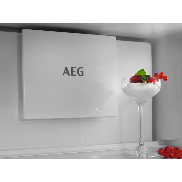 Refurbished AEG SCE818E7MF Integrated 247 Litre 70/30 Frost Free Fridge Freezer White