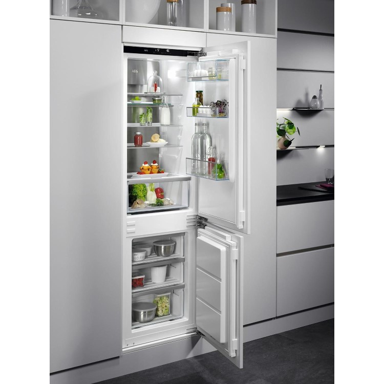 Refurbished AEG 8000 Series SCE818E8MF Integrated 244 Litre 70/30 Frost Free Fridge Freezer White