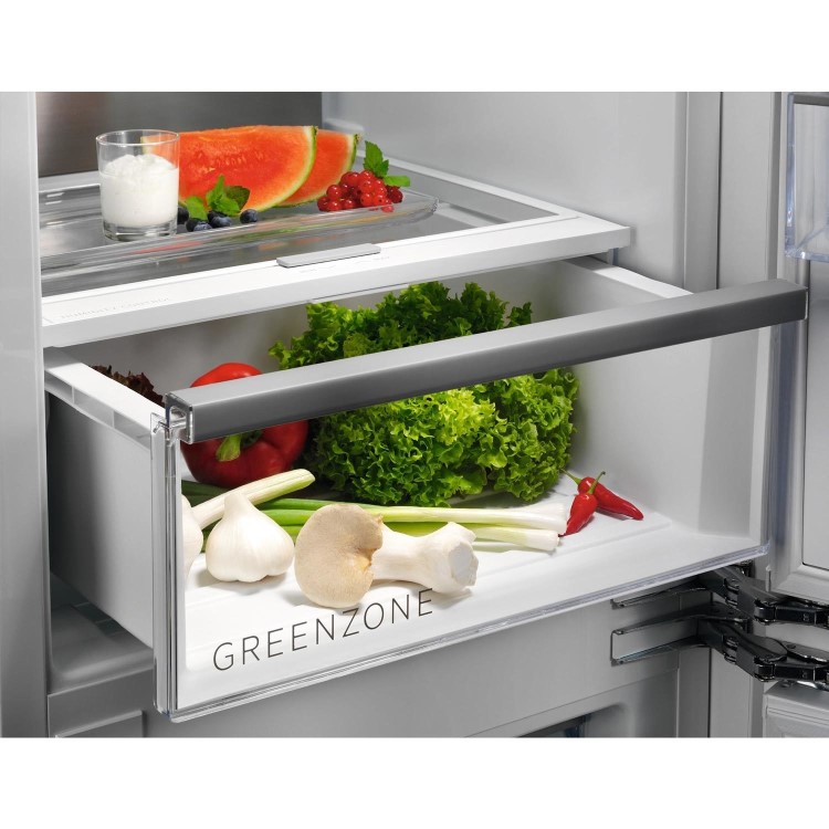 Refurbished AEG 8000 Series SCE818E8MF Integrated 244 Litre 70/30 Frost Free Fridge Freezer White