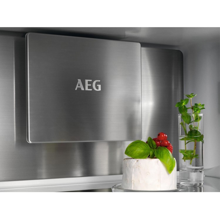 Refurbished AEG 8000 Series SCE818E8MF Integrated 244 Litre 70/30 Frost Free Fridge Freezer White