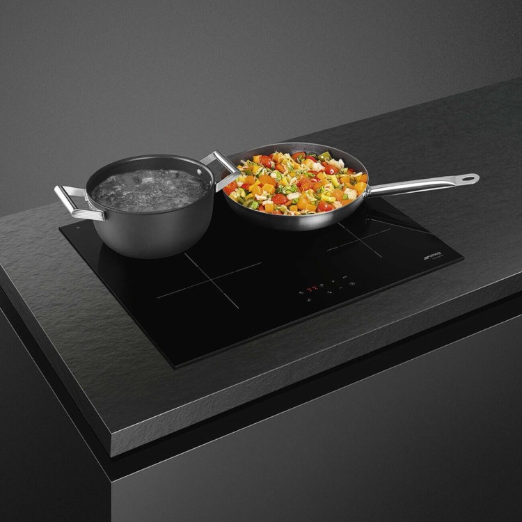 Smeg 60cm 4 Zone Plug & Play Induction Hob - Black